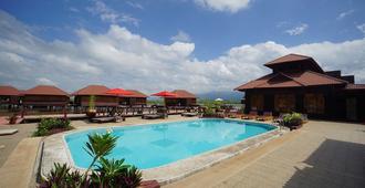 Shwe Inn Tha Floating Resort Hotel - Nyaungshwe - Pool