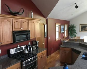 Lake Winni, Walk To The Beach, Boat Ramp, 3 Acres, Pool Table, Firepit, Canoe - Moultonborough - Cucina