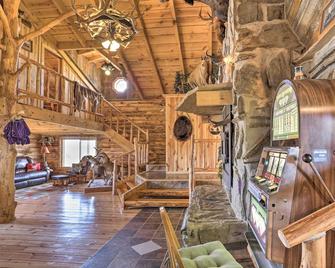 Secluded Belle Fourche Cabin Group Friendly! - Belle Fourche