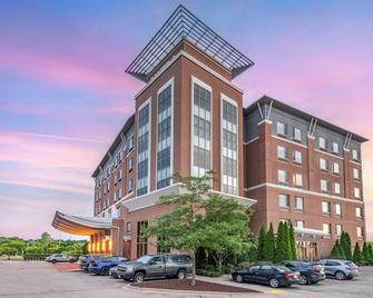 Cambria Hotel Madison East - Madison - Building