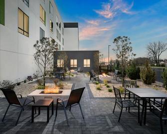 Courtyard by Marriott New Castle - New Castle - Binnenhof