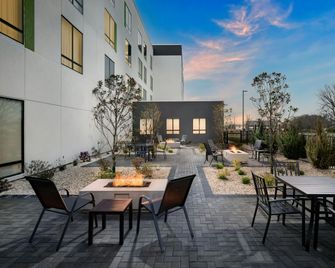 Courtyard by Marriott New Castle - New Castle - Patio