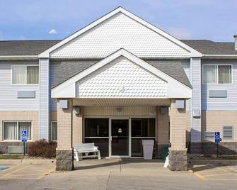 Quality Inn & Suites - Sioux City - Building