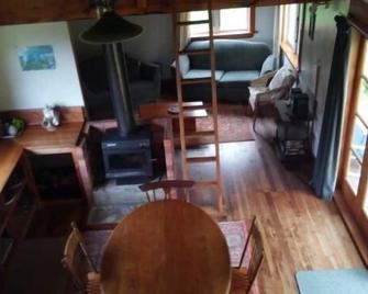 Ruru Cottage - cosy native forest hideaway - Collingwood - Sala de estar
