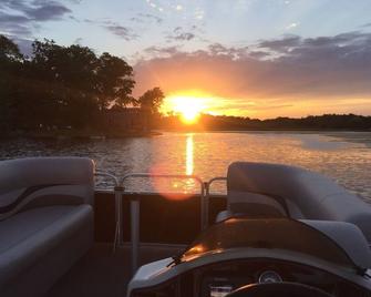 Relaxing Waterfront Home on Elm Island Great Fishing on Lake Tichigan/Fox River - Waterford