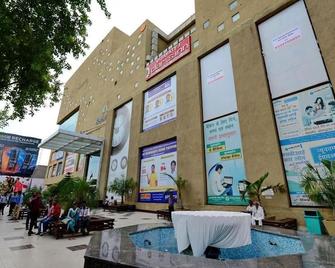 Vijaya Tej Clarks Inn - Patna - Building