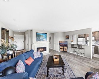 Whitewater Ocean View 2 Bedroom, 2 Bath, Steps to Beach - Parkview #203 - San Clemente - Sala de estar