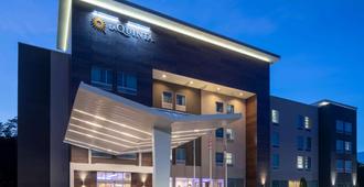 La Quinta Inn & Suites by Wyndham Greensboro Arpt High Point - Greensboro