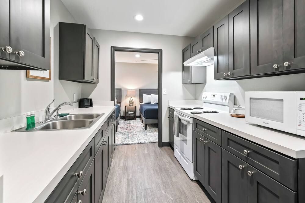 Baymont by Wyndham Ocala Suites thumbnail 3