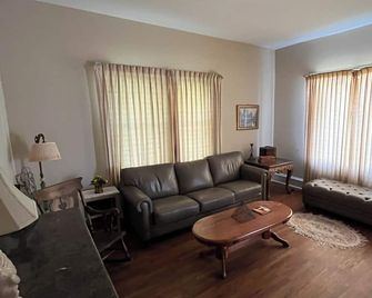 Come stay at The White House. Old World Charm in fabulous Farmington - Farmington - Huiskamer