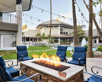 Delta Hotels by Marriott Phoenix Mesa - Mesa - Patio