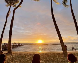 Waikiki Resort Hotel - Honolulu