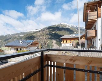 Apartment 'Anna' with Mountain View, Private Terrace and Wi-Fi - San Martino in Passiria - Balcony