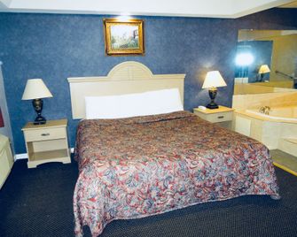 Village Inn & Suites - Smithville - Galloway - Bedroom
