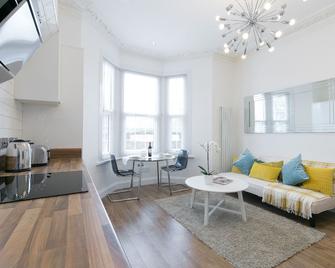 Maycourt Property Gem - London - Living room