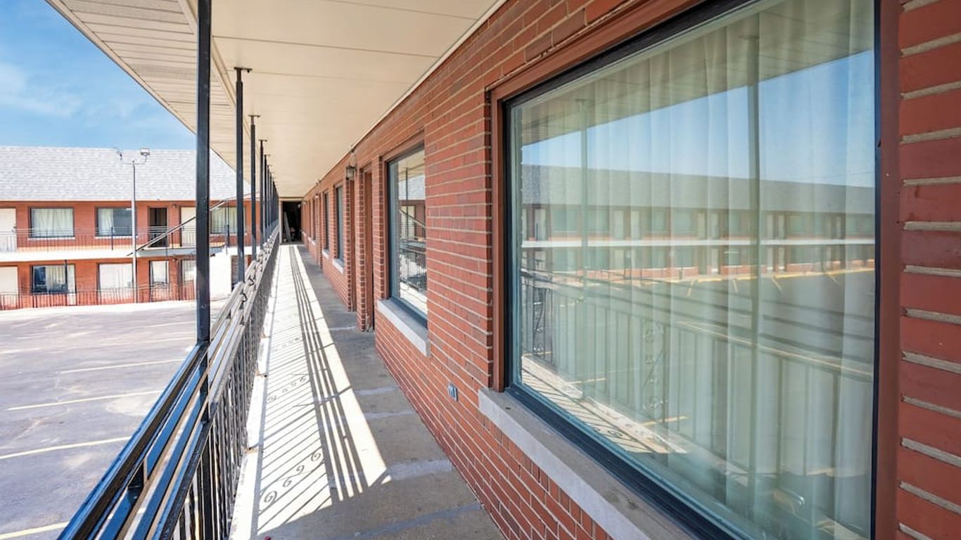 Hotel O Miami Inn & Suites Chicago Midway Airport