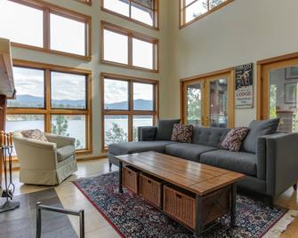 Starling Lake House - Hayden - Living room