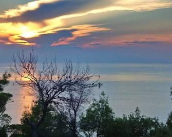 Villa Olivia Beach House. - Posidi - Outdoor view