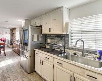 Meech Legacy House Southern Charm & Cozy Comfort - Benton - Küche