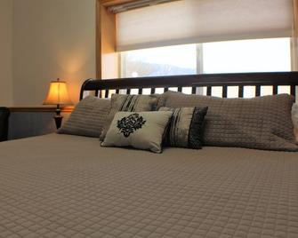 Zion's Most Wanted Hotel - Hildale - Bedroom