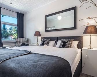 Holiday Apartment 'Landhaus Heiddorf' with 2 Comfortable Bedrooms, Terrace with Barbecue and Sun Loungers - Hagenow - Slaapkamer