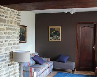 A nature stop near Mont St Michel - Céaux - Huiskamer