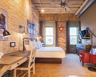 Hip Urban Loft - Small Town Charm - 124 Lofts #4 - West Dundee - Bedroom
