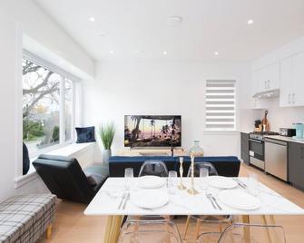Brand New Spacious Home in Heart of Vancouver - فانكوفر - غرفة طعام