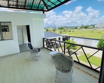 Marvelous 3-bedroom house with AC in charming in Bani, Pizarrete - Baní - Balcony