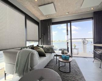 Jopies Houseboat - Maasbommel - Sala de estar