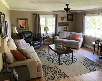 Lake View Home - Mountain Home - Living room