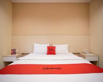 RedDoorz Premium Near Kawasan Industri Cikarang (RedDoorz - Igloo Hotel) - Cikarang - Habitación