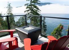 #220 - Ocean Pearl (Oceanfront ) - Port Renfrew - Balcony