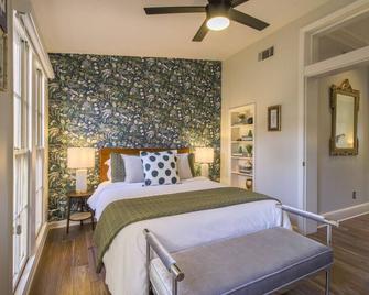 Private Patio Retreat in Charming Downtown - Savannah - Bedroom