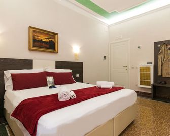 Anthony 47 - Rome - Bedroom