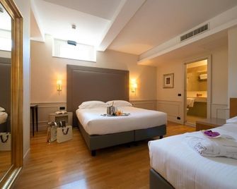 Hotel Fenice - Milan - Bedroom