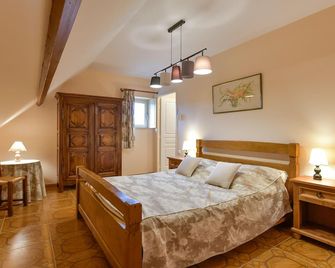 Le clos champagnac at Hotel Golf Chateau de Chailly - Chailly-sur-Armançon - Bedroom