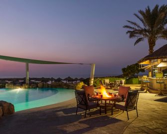 Coral Beach Resort Sharjah - סארייאה - בריכה