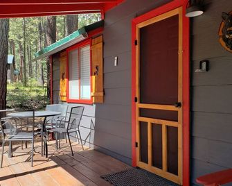 Knotty Bear Cabin in Greer - Greer - Patio