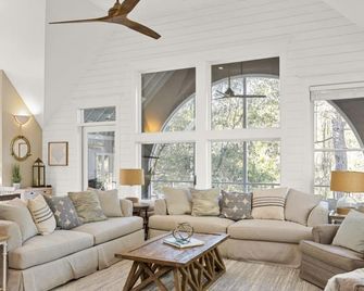 Sea Senorita - Beautiful Home Central Island Close to Beach, great for families! - Bald Head Island - Sala de estar