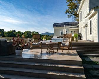 Catskills Private Farm Retreat - Pet-Friendly - Hot Tub, Sauna & Mountain Views - Fleischmanns - Patio