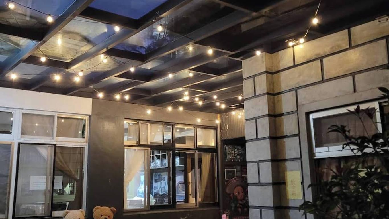 Lohas Gallery Long Stay Hostel