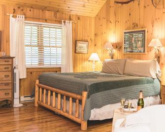 Autumn Ridge Cottages - Lexington - Bedroom