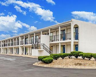 Motel 6 Columbus Oh - Columbus - Building