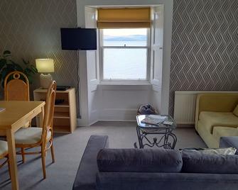 One Marine Place - Rothesay - Living room
