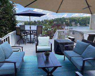 Direct Waterfront Home~Panoramic Views & Hot Tub on Candlewood Lake~Aug Discount - Danbury - Balcony