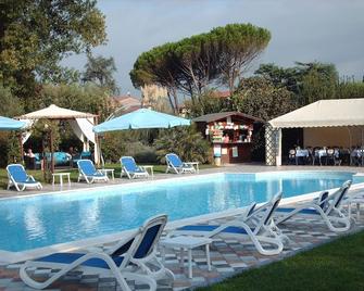 Villa Corte Degli Dei - Lucca - Bể bơi