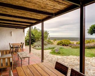 Khwa ttu San Culture & Education Centre - Yzerfontein - Patio