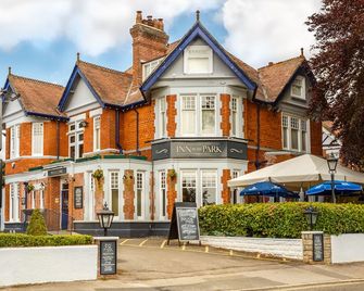 Inn In The Park - פול - בניין