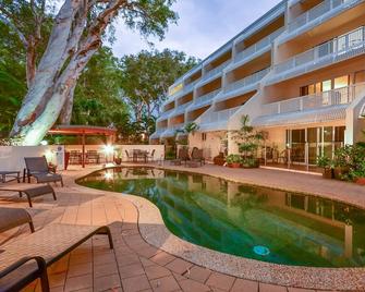 Marlin Waters Beachfront Apartments - Palm Cove - Pool